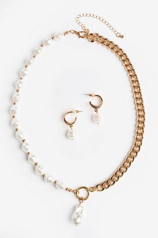 GOLD CHAIN PEARL NECKLACE