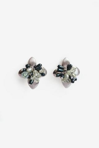 GREEN BEADED FLOWER STUD EARRINGS