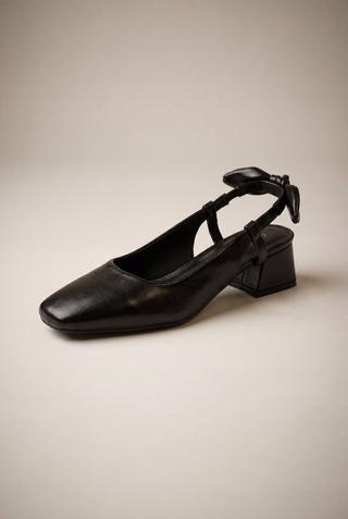 BLACK SLINGBACK LOW HEELS