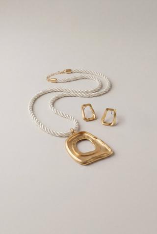 EARRING AND NECKLACE SET