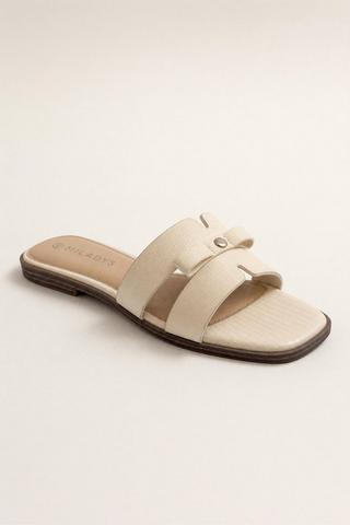 TEXTURED WHITE SANDALS