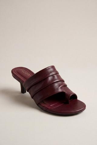 KITTEN HEEL BURGUNDY