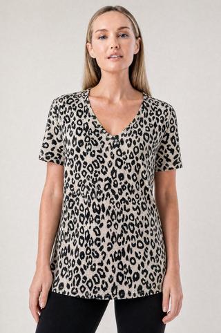 ANIMAL PRINT V-NECK TEE