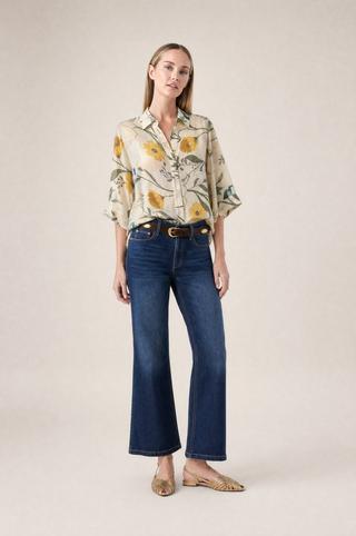 WONDERFIT BELTED BOOTLEG DENIM JEANS
