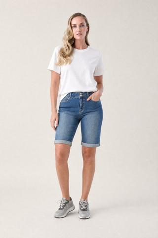 WONDERFIT MIDWASH DENIM BERMUDA SHORTS