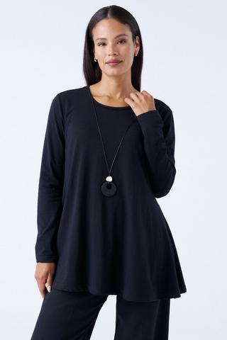 BLACK TOP WITH NECKLACE