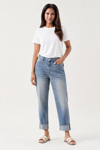 WONDERFIT TAPPERED DENIM JEANS