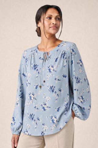 FLOWER PRINT TOP LIGHT BLUE