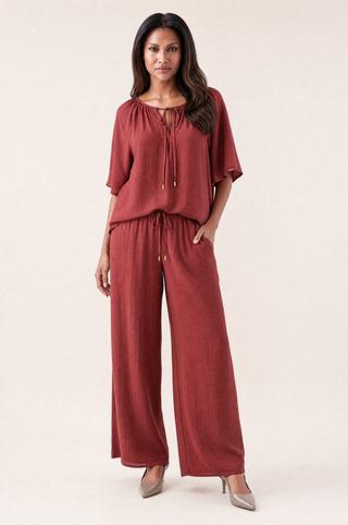 STRAIGHT LEG BURGUNDY PANTS