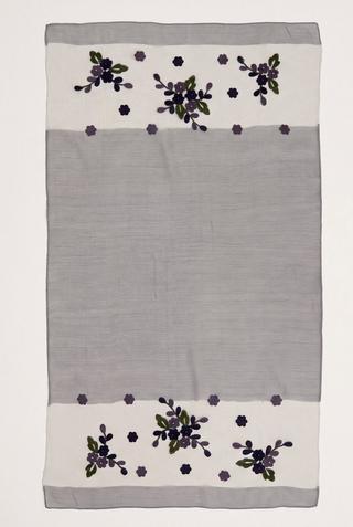 EMBROIDERED SCARF GREY