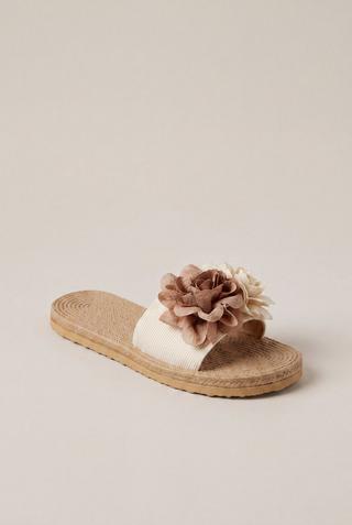 FLOWER TRIM SANDAL