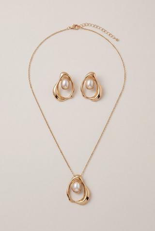 EARRING AND NECKLACE SET