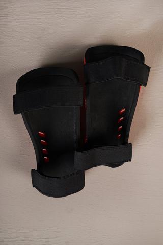 Defender Shin Pads - Adults'