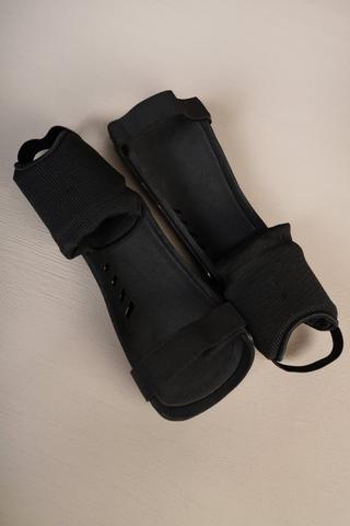 Midfielder Shin Pads - Junior