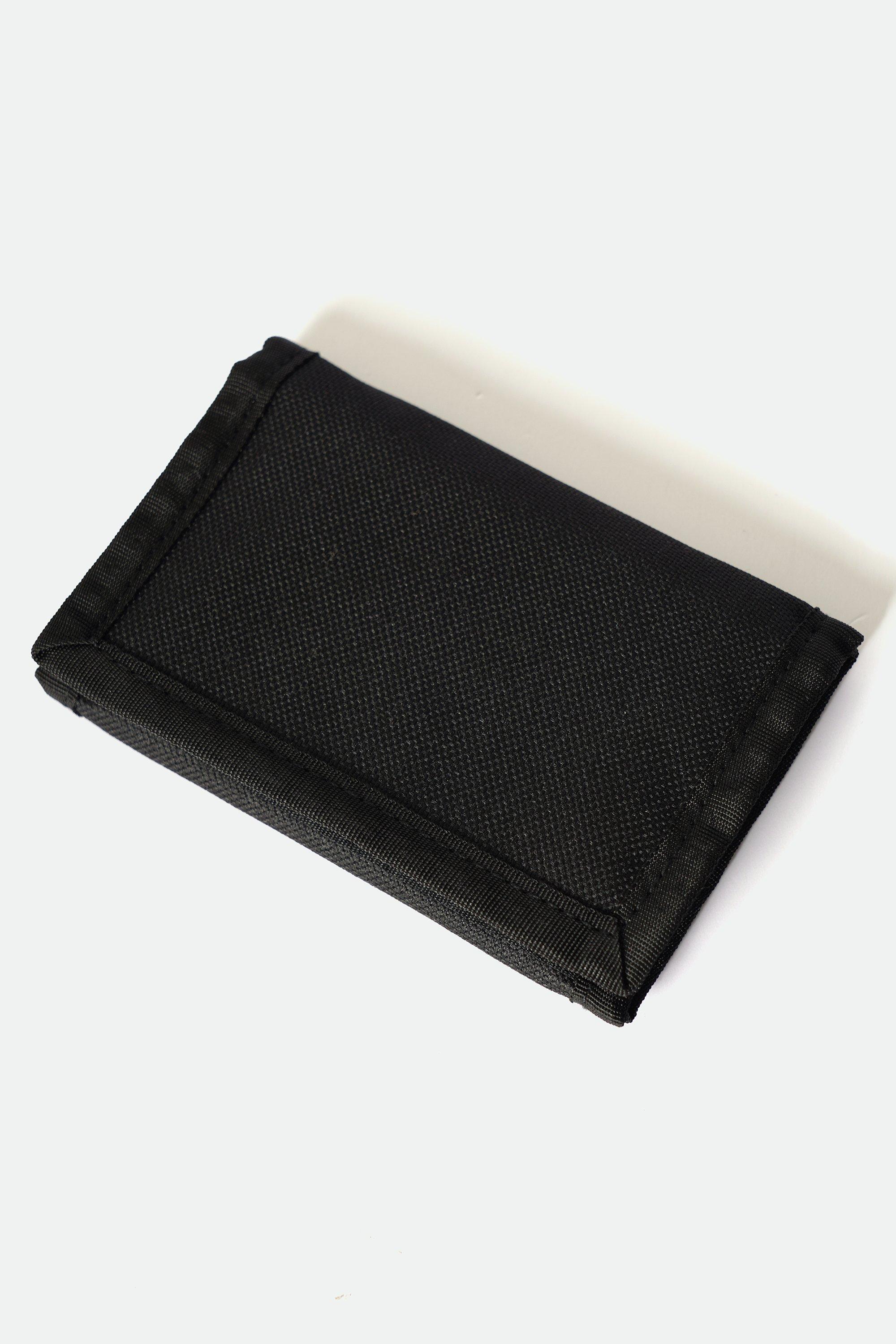 Self-fastening Wallet