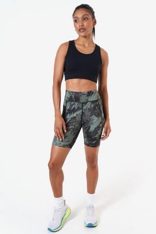 Technical Mid-thigh Legging