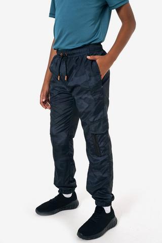 Mesh-lined Active Bottom