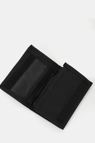 Self-fastening Wallet