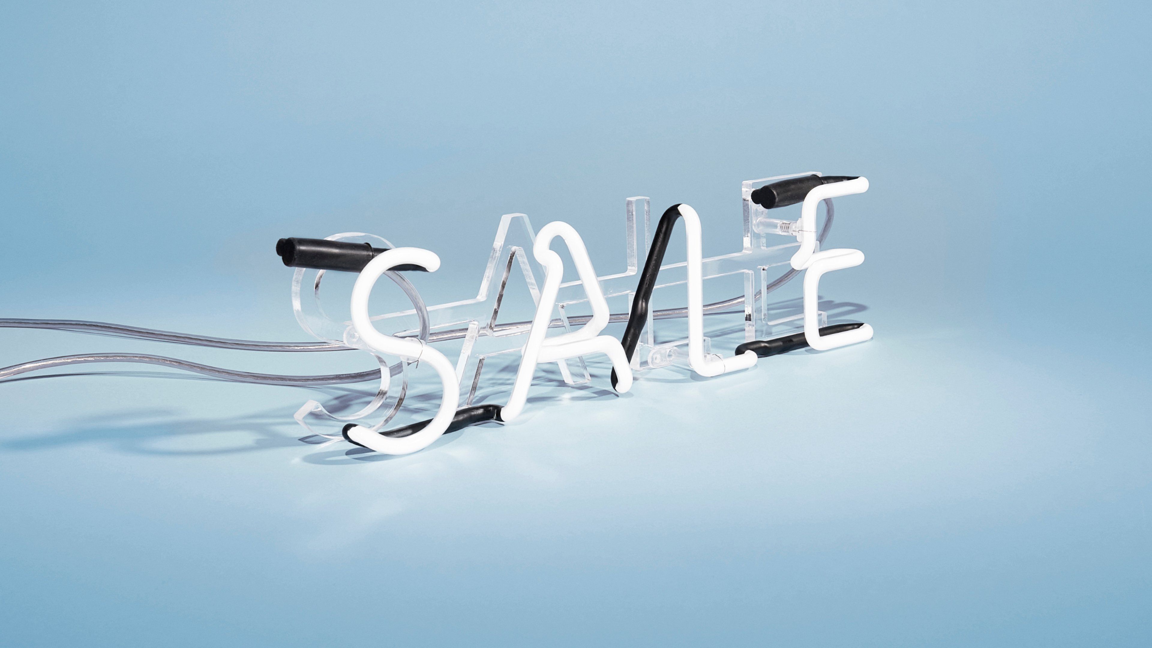 AW25Sale_hero_stills_Desktop