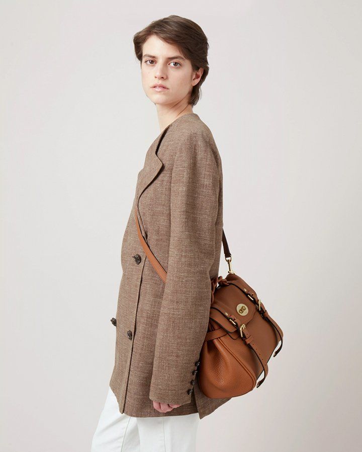 Model wearing Alexa in Chestnut Heavy Grain