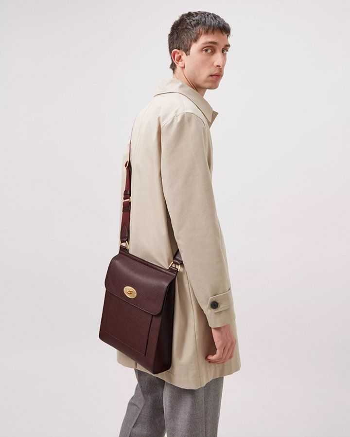 Model wearing Antony in Oxblood Small Classic Grain