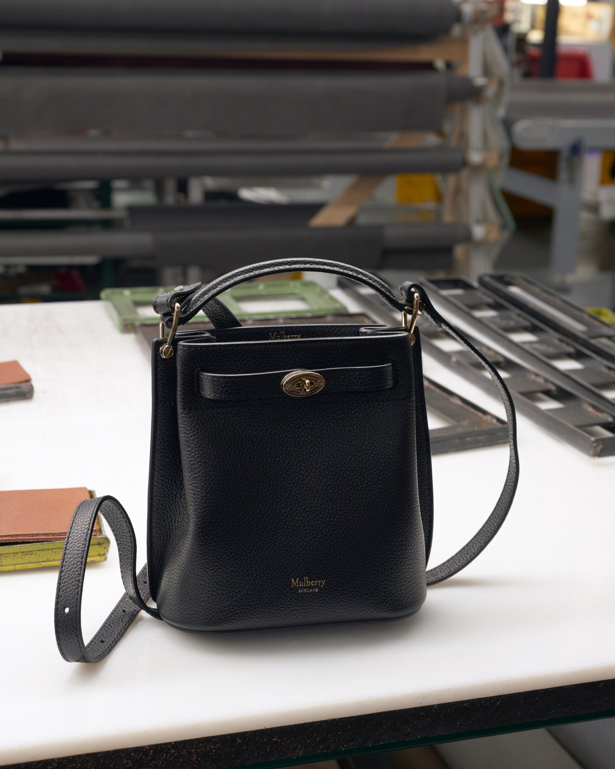 Mulberry mini Islington bucket bag in black leather