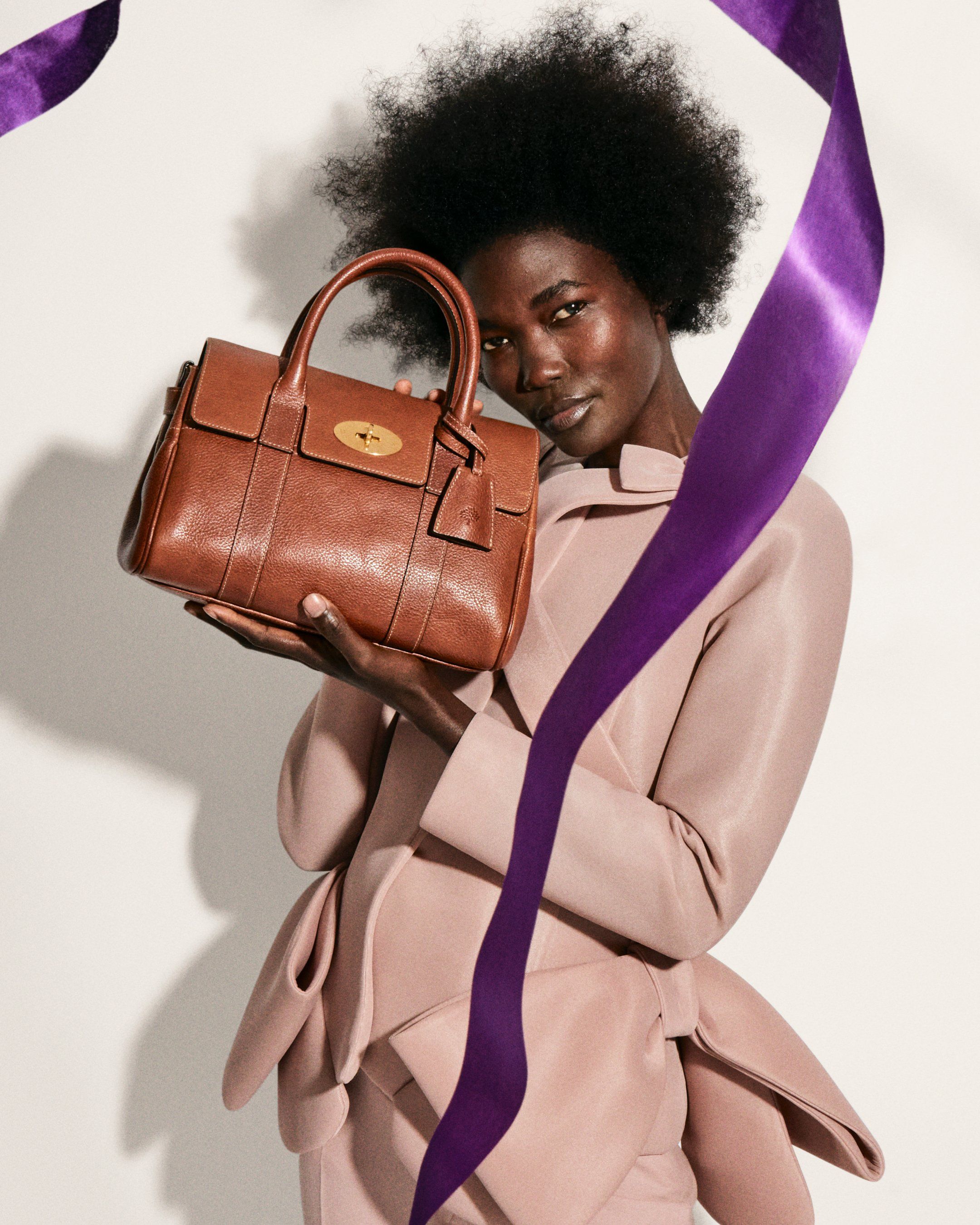 Model wearing Mulberry Small Bayswater Satchel in Oak