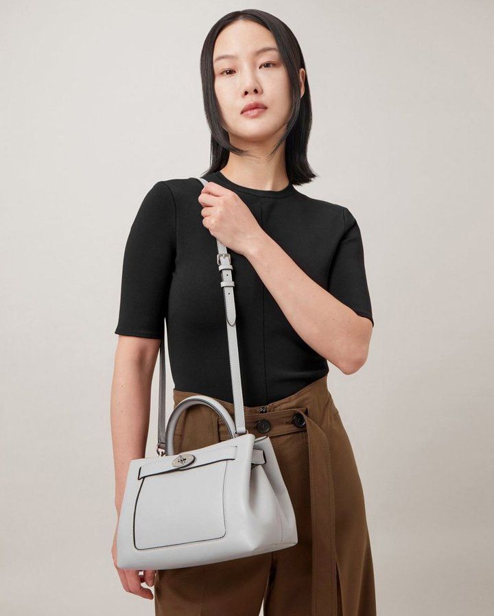 model wearing mulberry small islington in pale grey