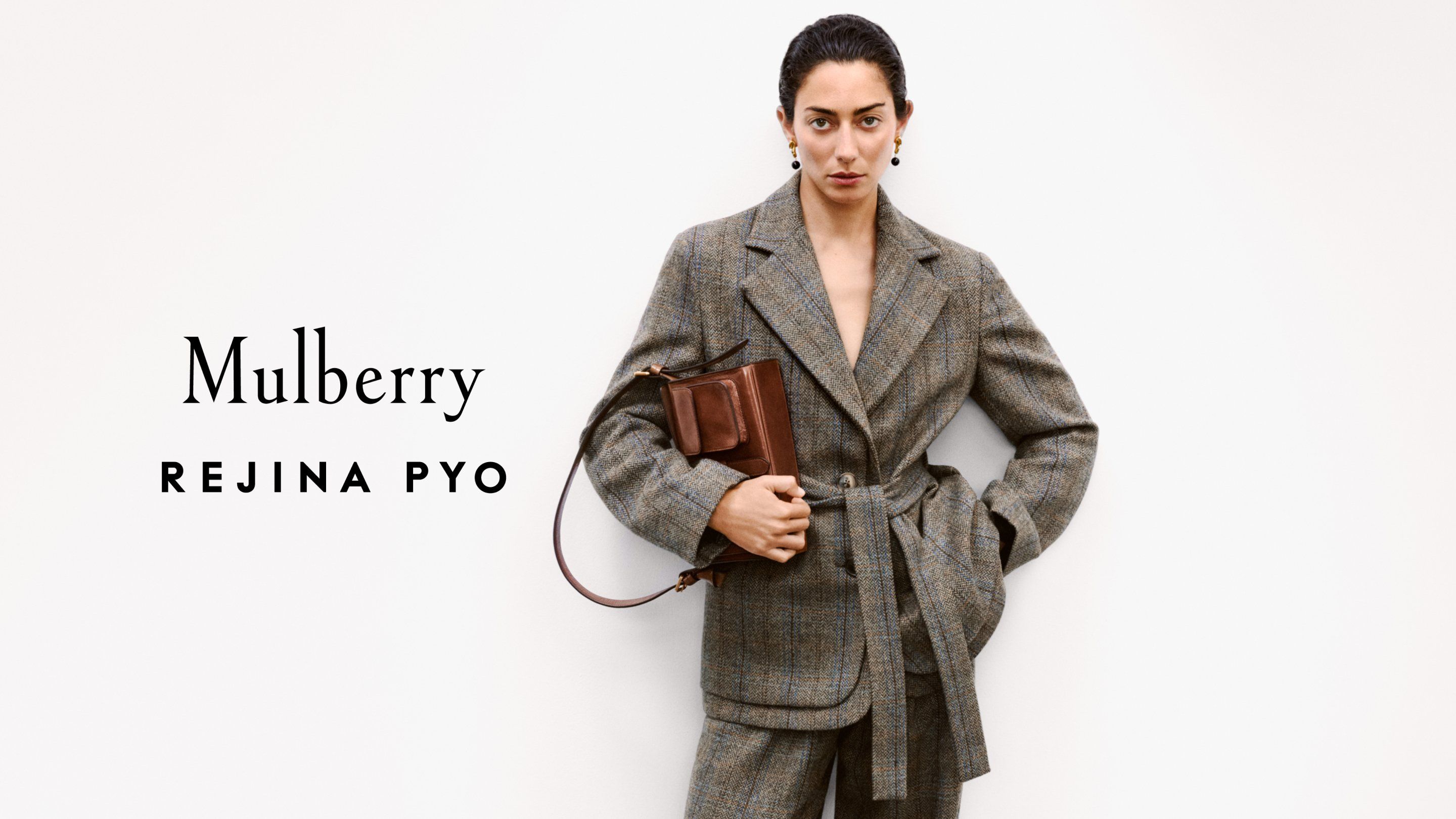 Model wearing Mulberry x Rejina Pyo small shoulder bag in Oak