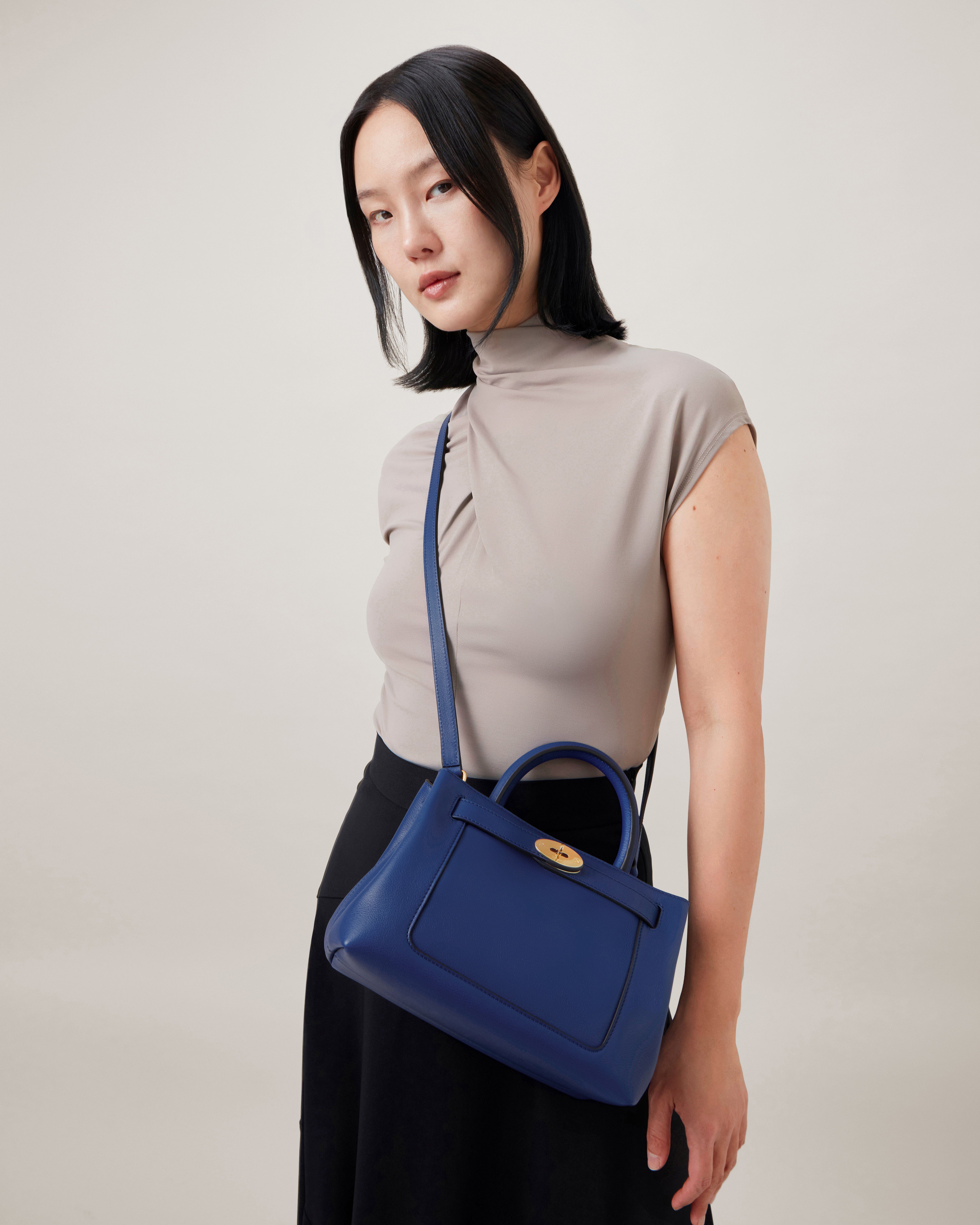 model wearing mulberry small Islington bag in pigment blue