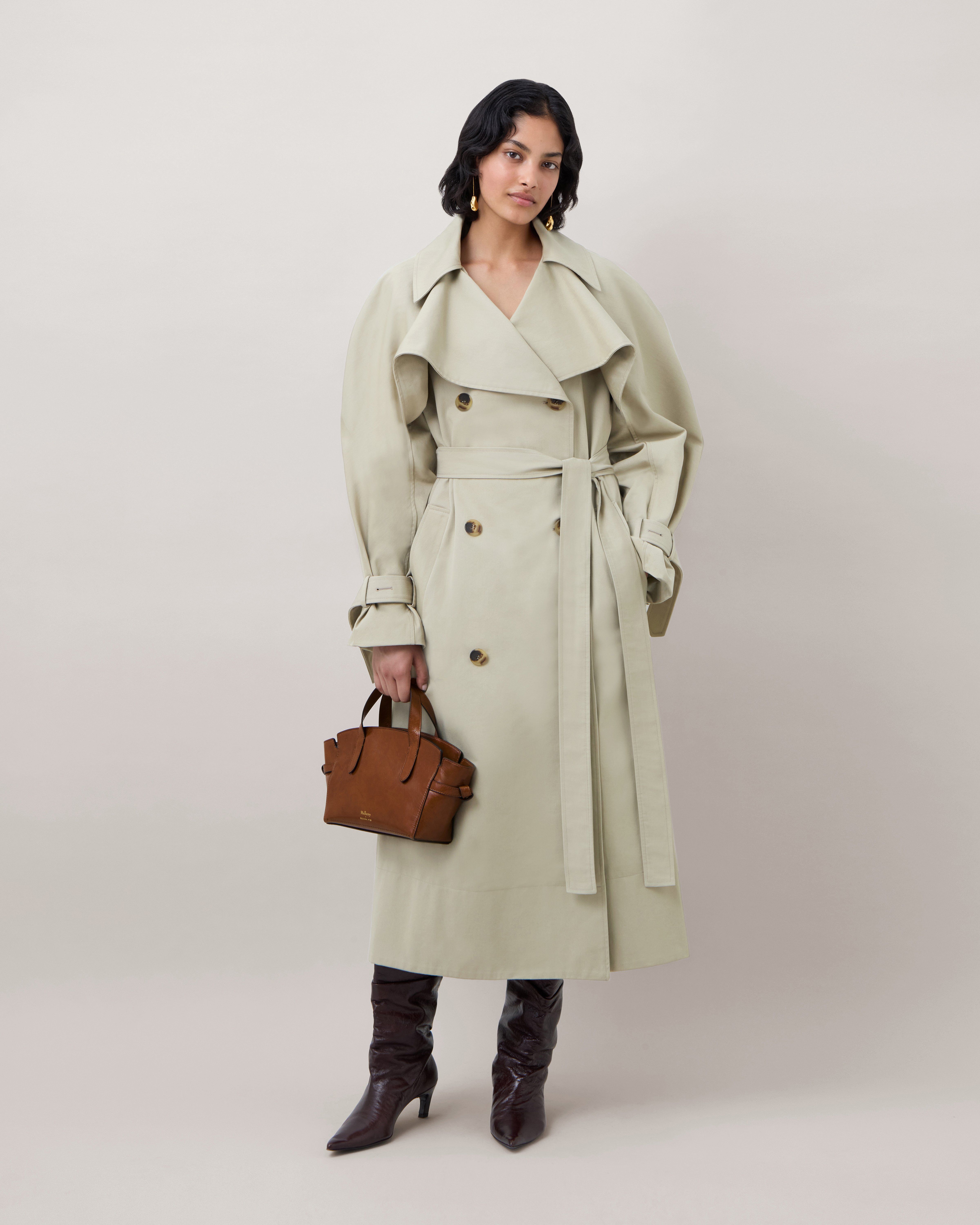 Model holding the Mulberry x Rejina Pyo Rejina Top Handle Crossbody in oak leather