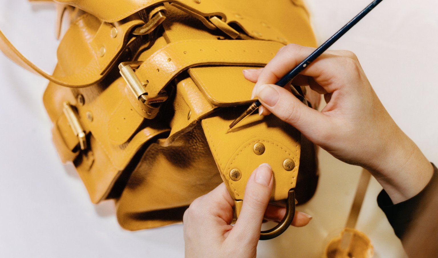 Person restoring a Mulberry bag