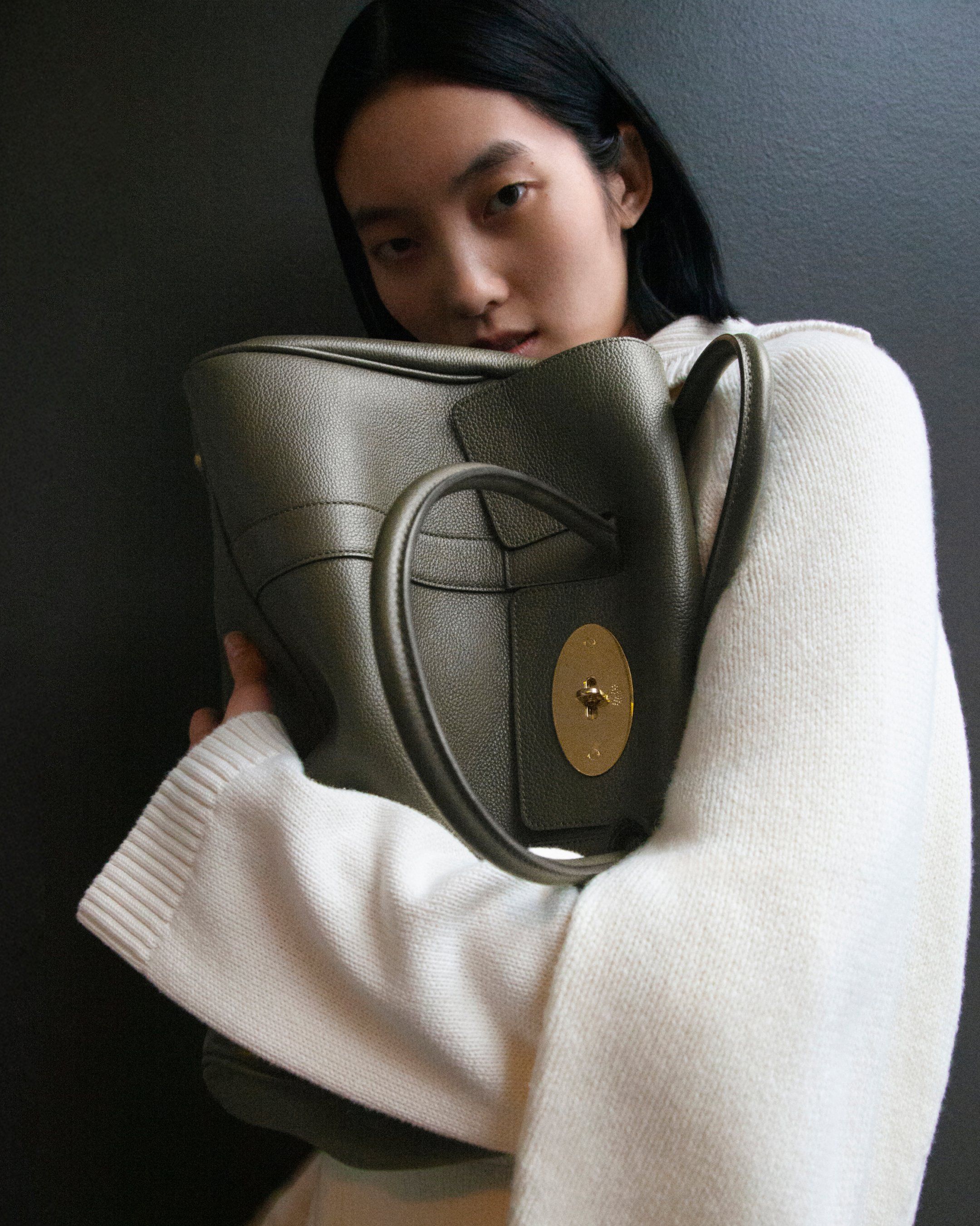 Modell umarmt Bayswater Juniper Green