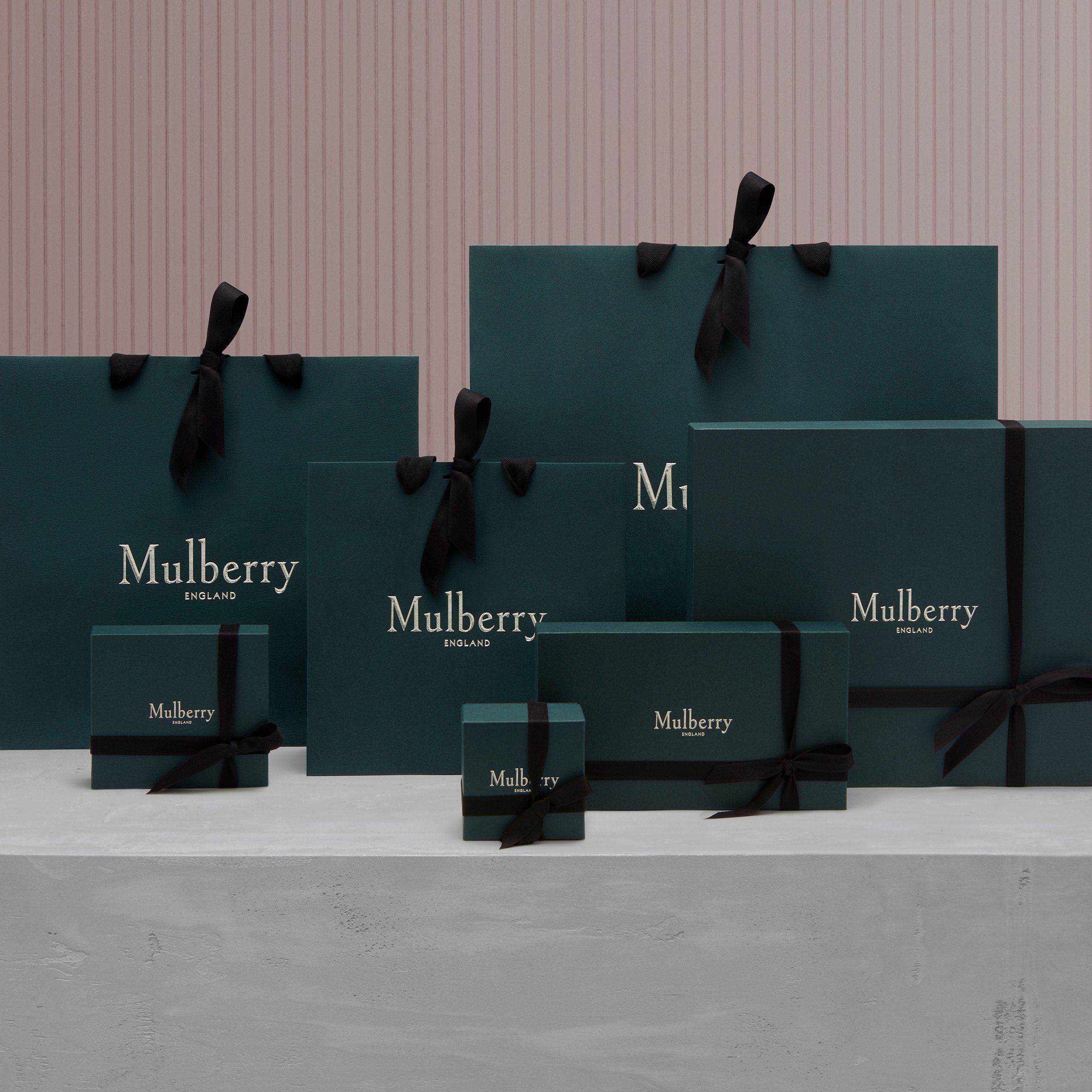 보라색 리본이 달린 Mulberry 녹색 포장 백