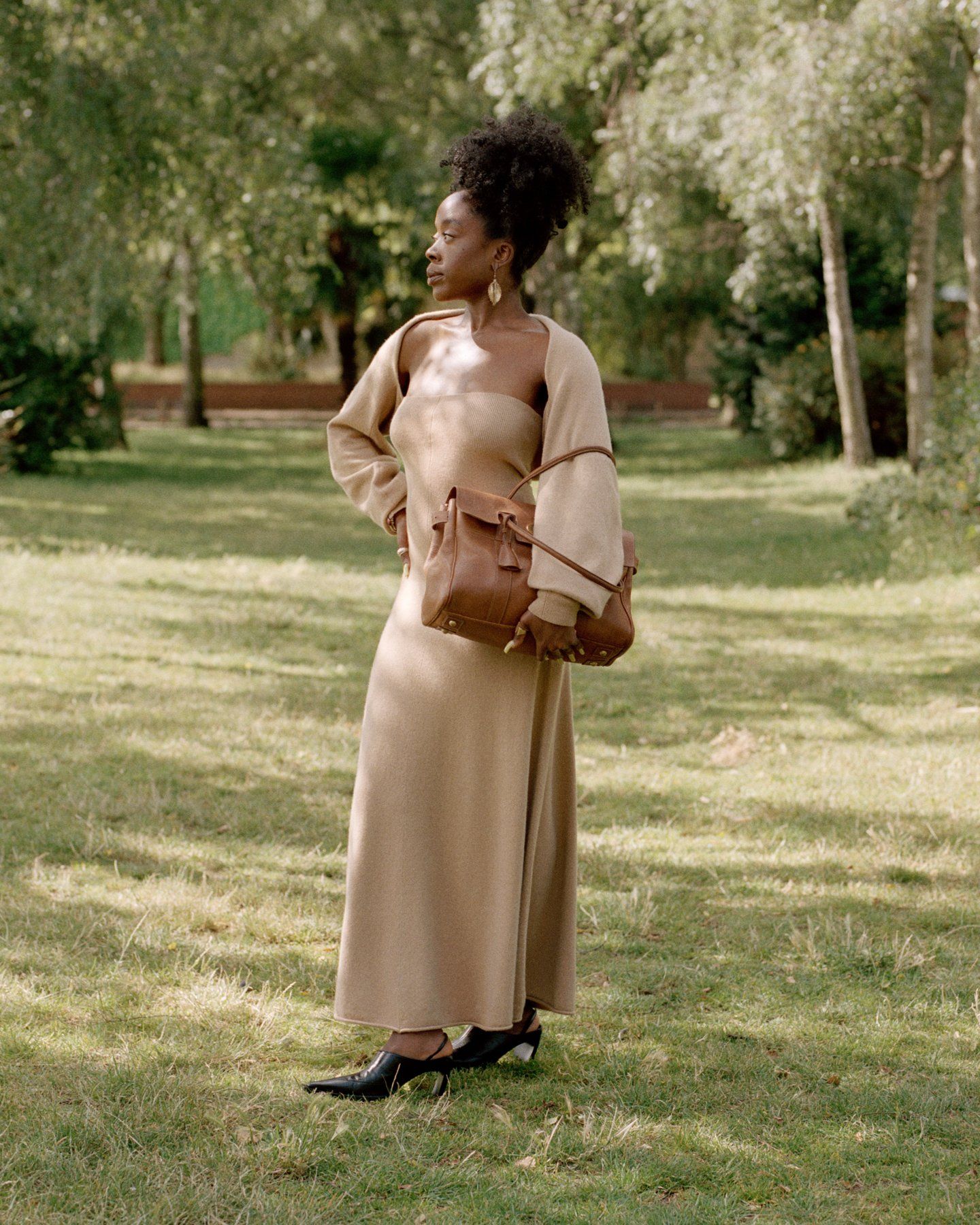 Model holding a Mulberry Bayswater bag in Oak