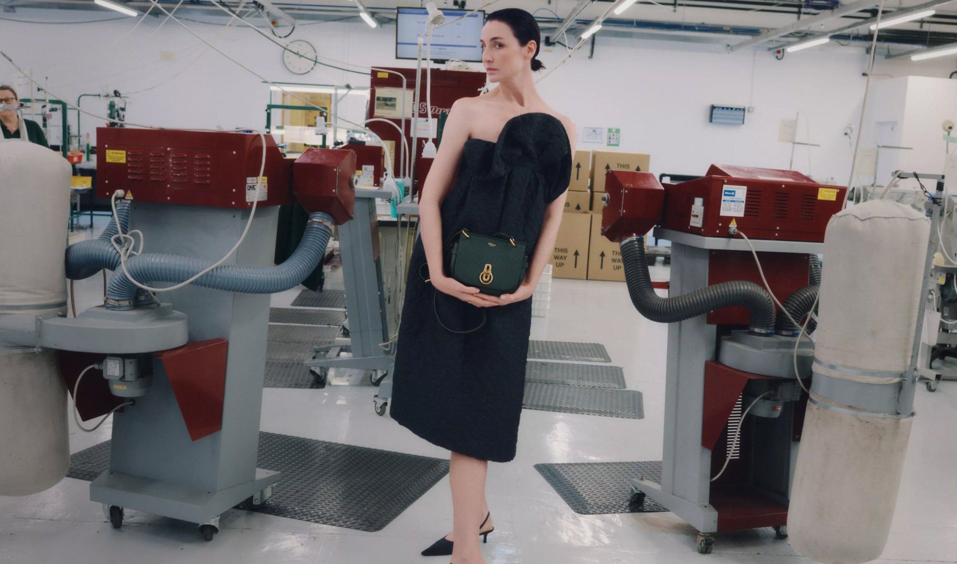 Model wearing Mulberry East West Pimlico in Eggshell Croc