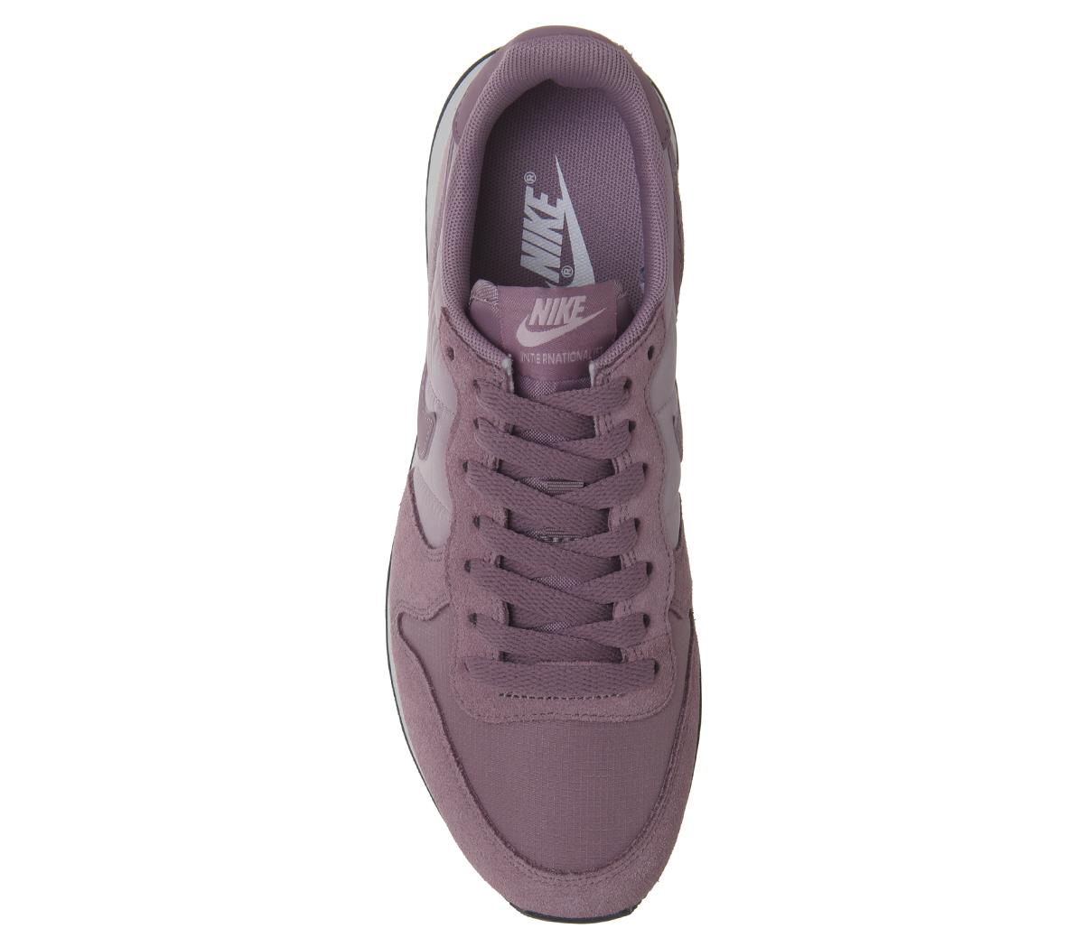 NikeNike InternationalistPlum Dust Chalk Black