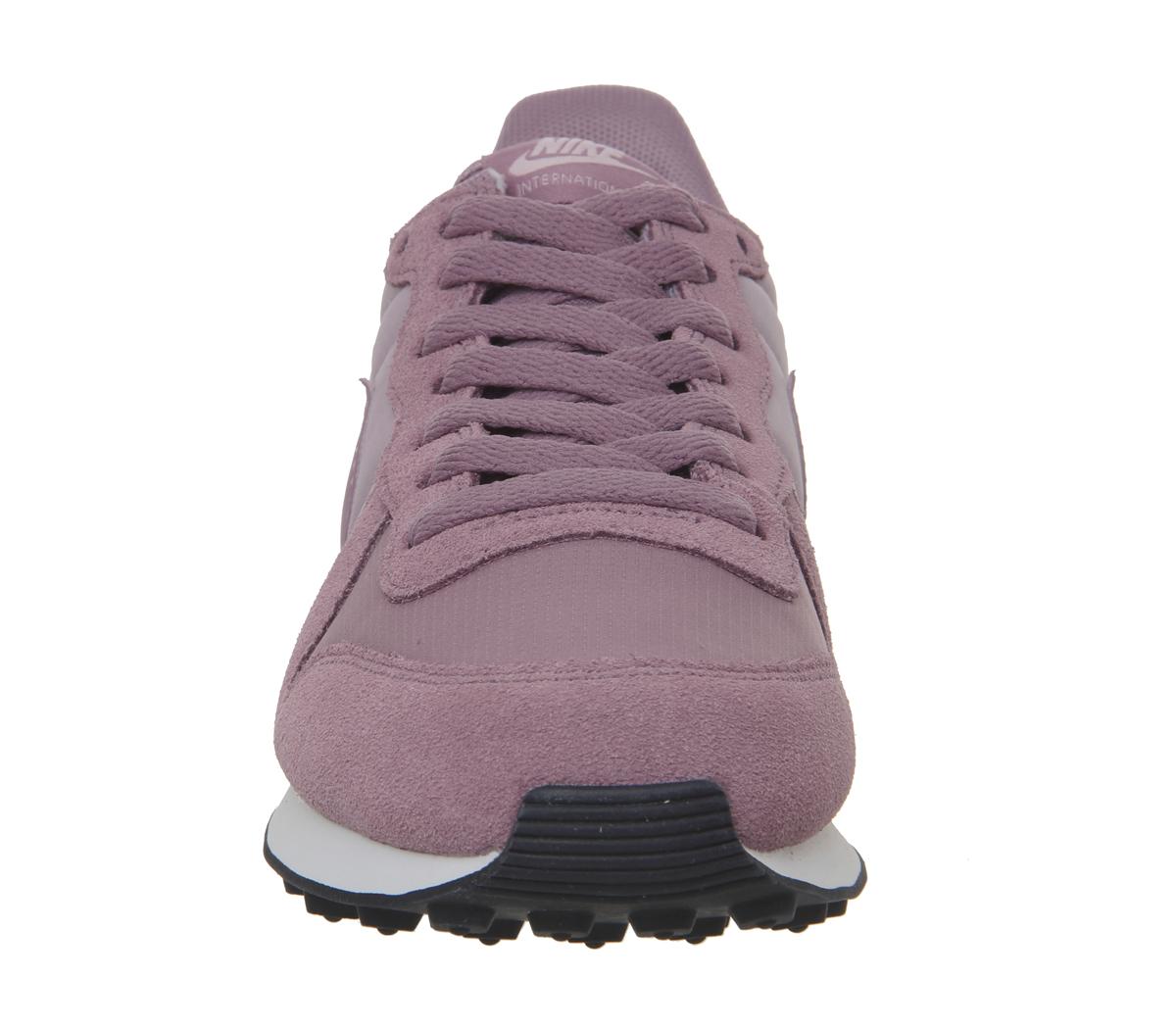 NikeNike InternationalistPlum Dust Chalk Black