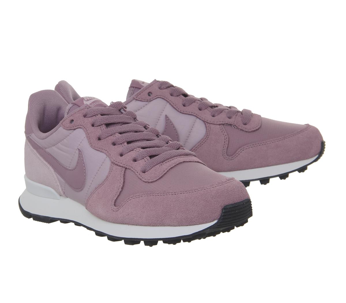 NikeNike InternationalistPlum Dust Chalk Black
