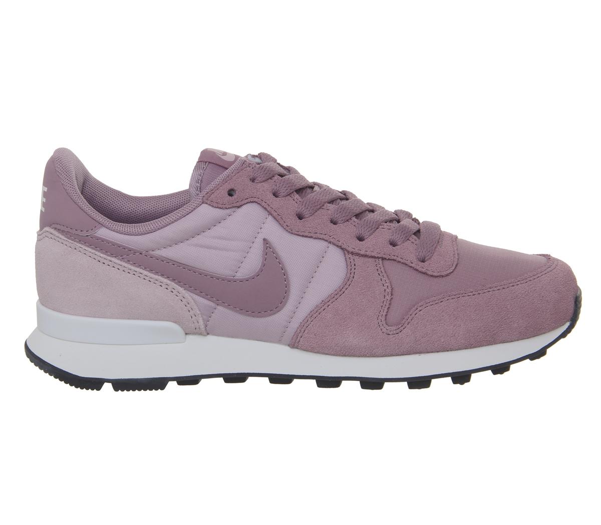 NikeNike InternationalistPlum Dust Chalk Black