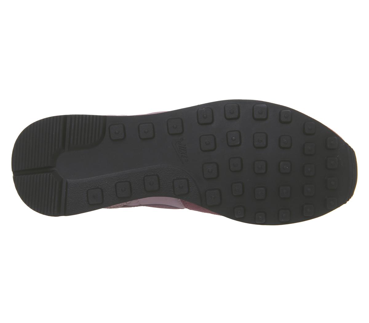NikeNike InternationalistPlum Dust Chalk Black