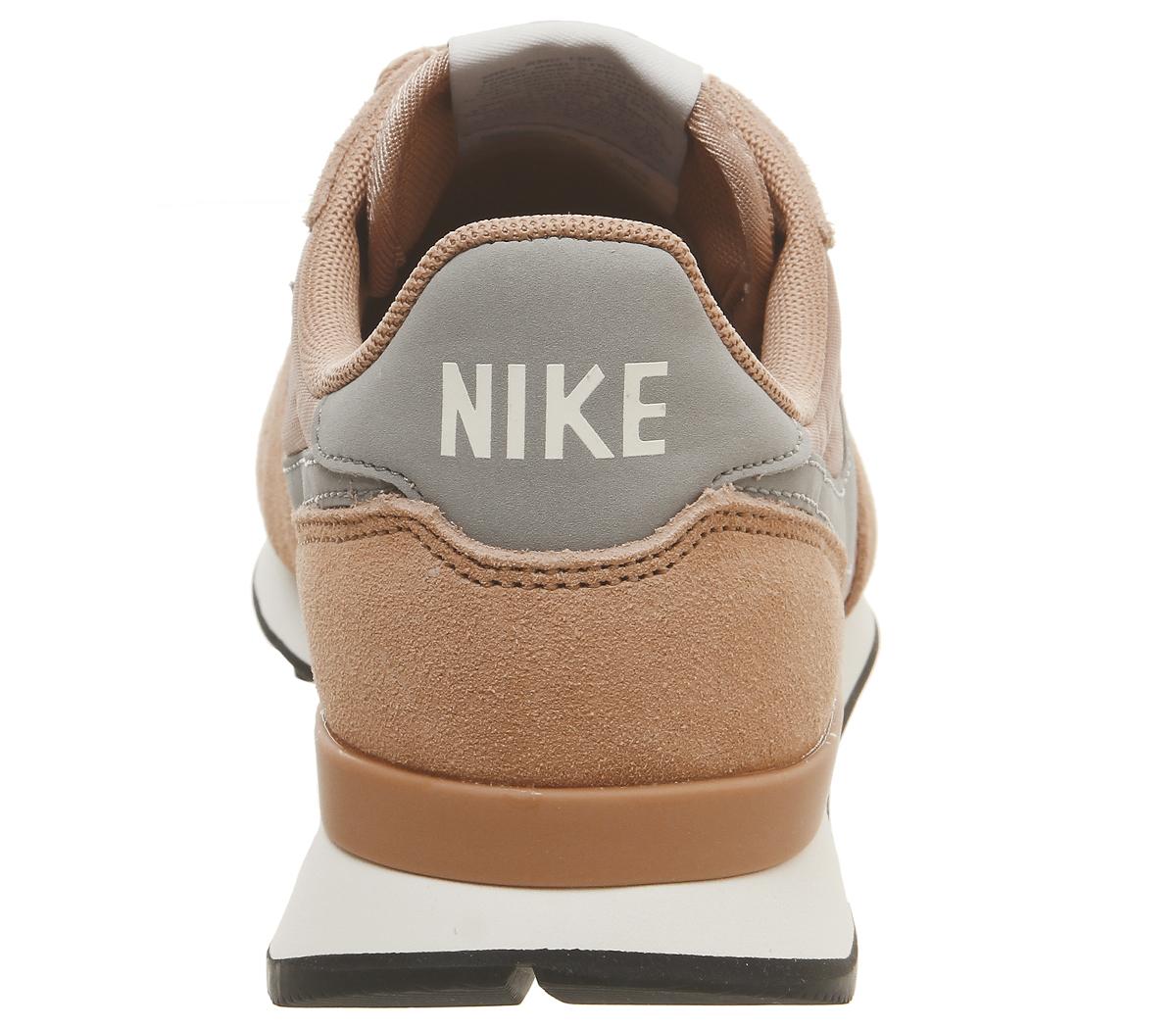 NikeNike InternationalistRose Gold Wolf Grey Summit White