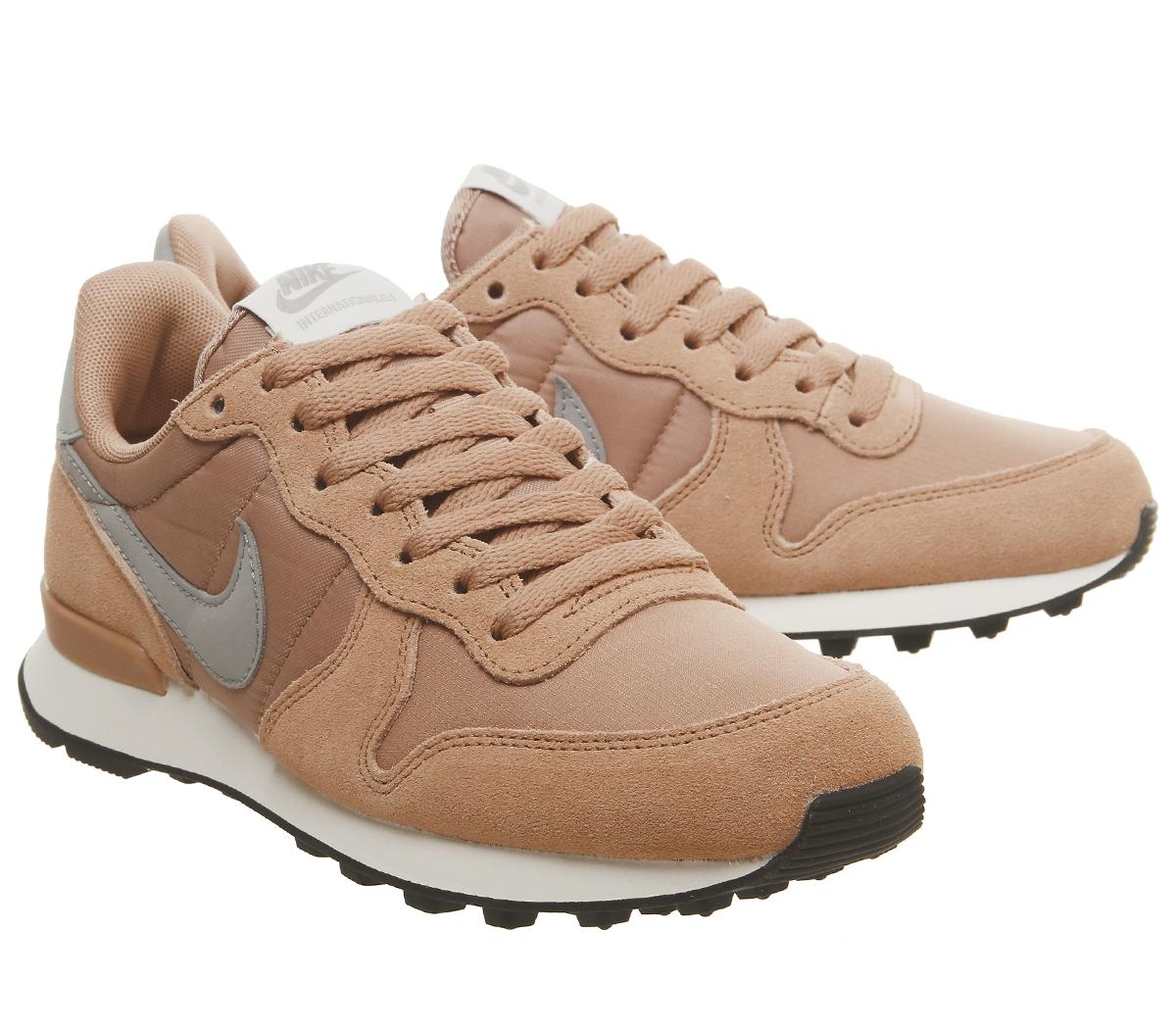 NikeNike InternationalistRose Gold Wolf Grey Summit White