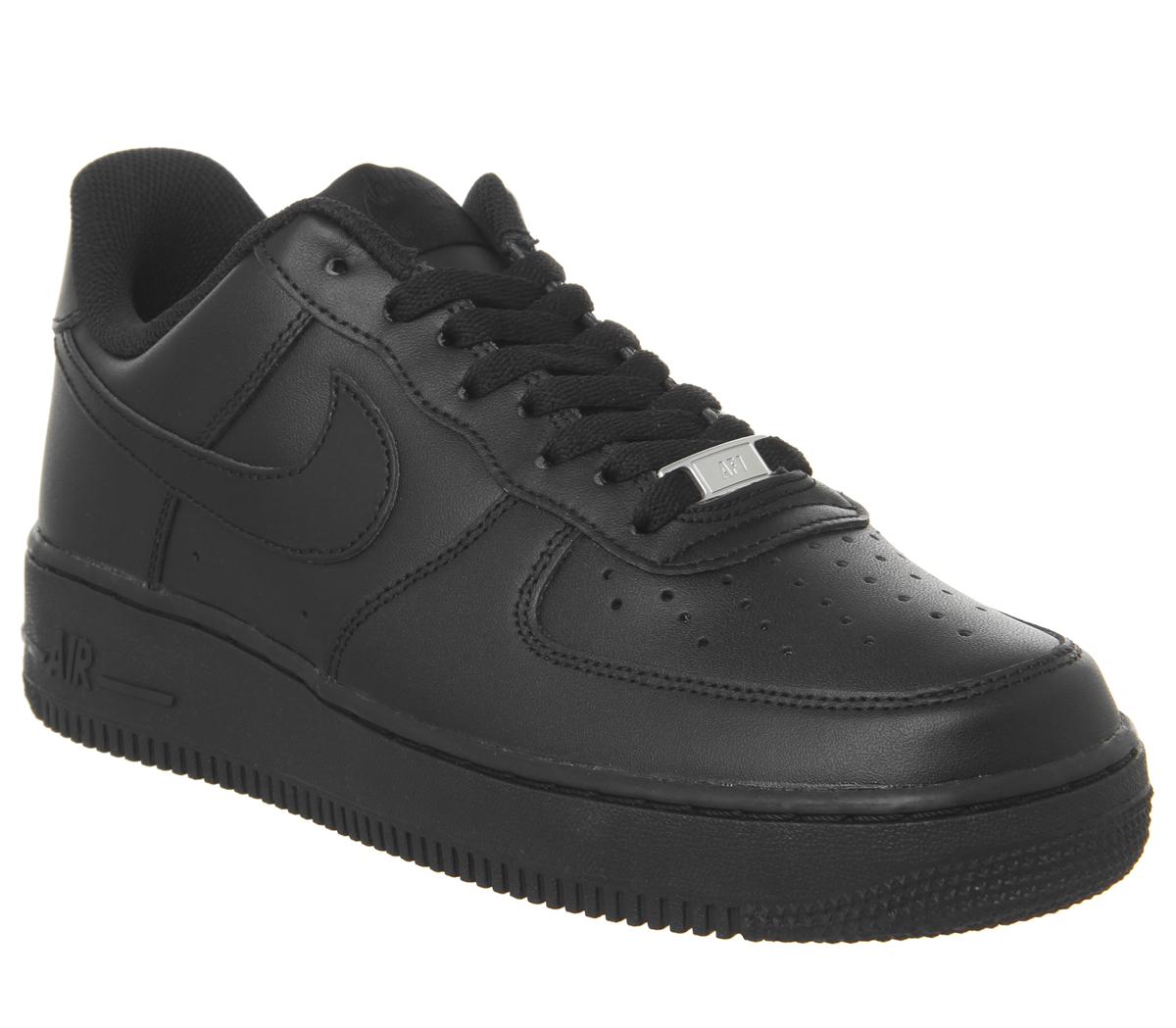 stores that sell black air force 1