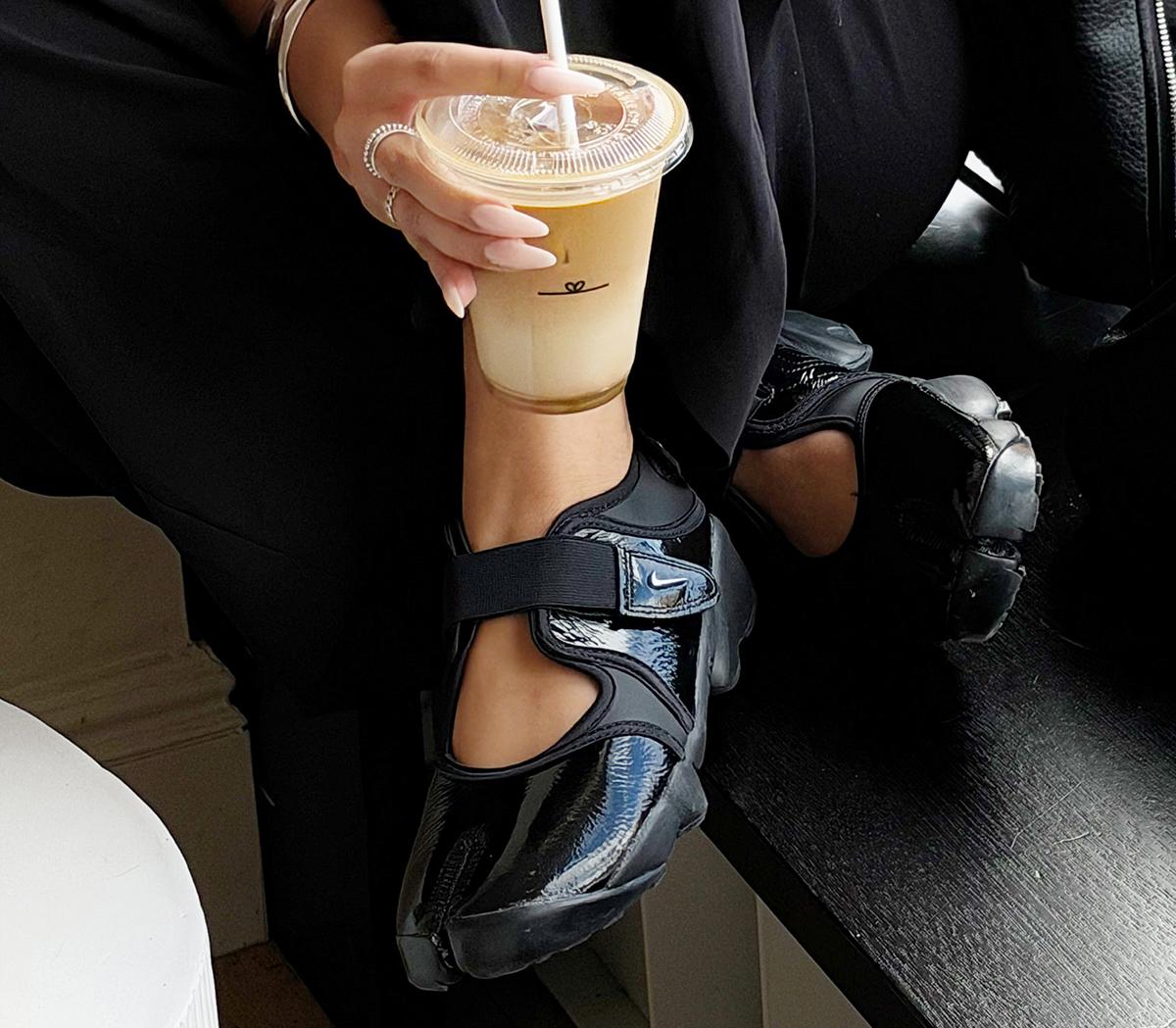 NikeAir Rift TrainersBlack Metallic Silver Black