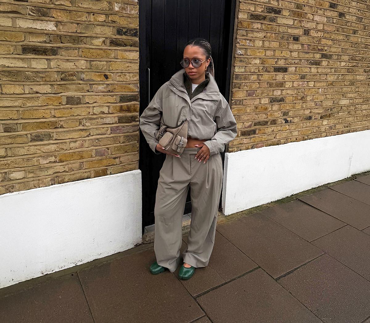 NikeAir Rift TrainersFir Metallic Gold Fir