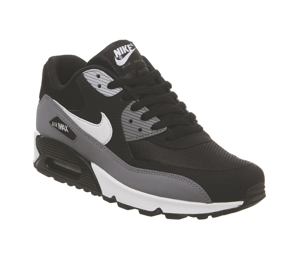 Black and white shop 'air max trainers