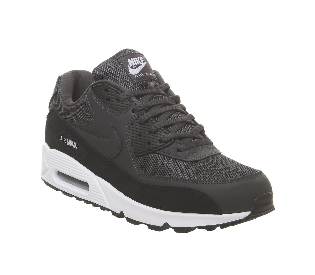 Black nike trainers with best sale white sole