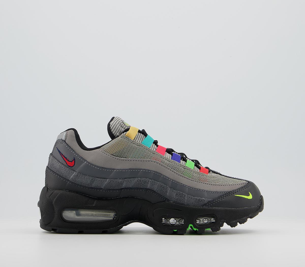 nike air max 95 trainers in black and red