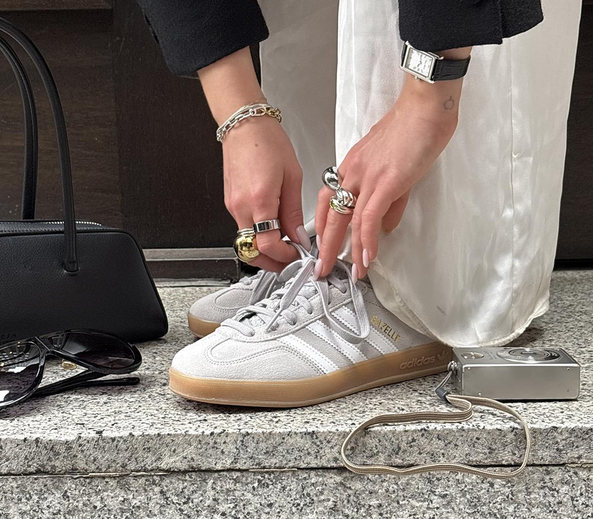 adidasGazelle Indoor Trainers adidasGazelle Indoor TrainersGrey Two White Gold Metallic